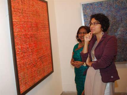 Kiran Rao inaugurates Sangeeta Gupta's Painting Exhibition at Jehangir in Mumbai