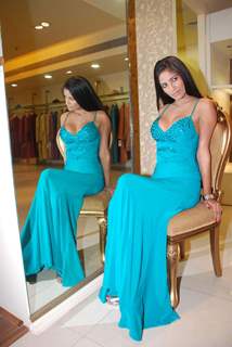 Poonam Pandey Dream Date Facebook contest by Dia diamonds in Atria Mall on 7th Feb 2012. .