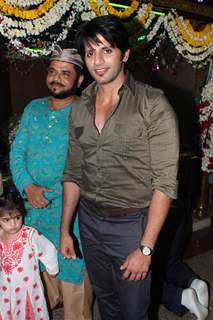 Karanvir Bohra at Nakdum Dargah in Bandra for Mumbai 125 Kms