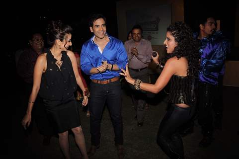 Kulraj Randhawa and Tusshar Kapoor at Times Rewards Awards Feb 7 2012 . .