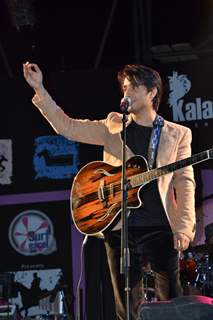 Bollywood actors Ali Zafar & Aditi Rao Hydari promote London Paris New York by performing at the Kala Ghoda Festival