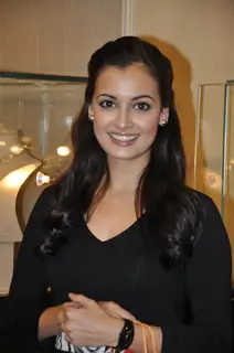 Dia Mirza, Sophie Chaudhary at Faarah Khan Valentine Collection launch