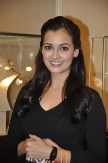 Dia Mirza, Sophie Chaudhary at Faarah Khan Valentine Collection launch