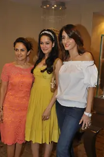 Dia Mirza, Sophie Chaudhary at Faarah Khan Valentine Collection launch