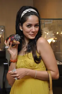 Dia Mirza, Sophie Chaudhary at Faarah Khan Valentine Collection launch