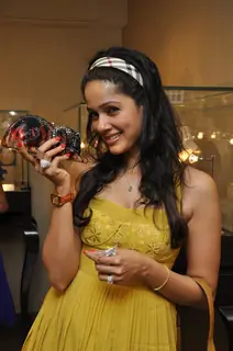 Dia Mirza, Sophie Chaudhary at Faarah Khan Valentine Collection launch