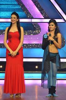 Bollywood actress Bipasha Basu promoted her upcoming movie Jodi Breakers at the dance reality show Dance India Dance 3