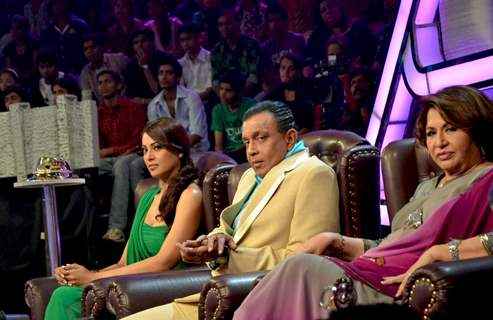 Bollywood actress Bipasha Basu promoted her upcoming movie Jodi Breakers at the dance reality show Dance India Dance 3