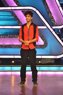 Bollywood actress Bipasha Basu promoted her upcoming movie Jodi Breakers at the dance reality show Dance India Dance 3