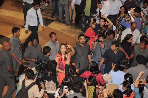 Jodi Breakers Flash Mob with Bipasha Basu and Madhavan at Malad. .