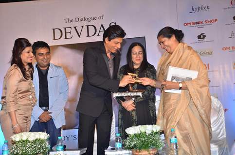 Shahrukh Khan & Tisca Chopra at Devdas dialogues launch at Mehboob Studios. .