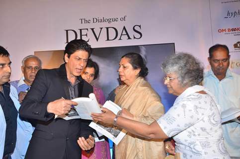 Shahrukh Khan & Tisca Chopra at Devdas dialogues launch at Mehboob Studios. .