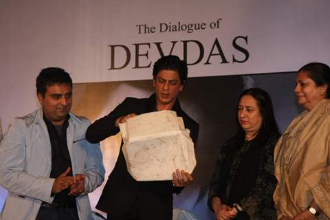 Shah Rukh Khan at Launch of Devdas dialogue book at Mehboob Studios in Bandra, Mumbai