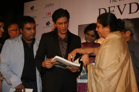 Shah Rukh Khan at Launch of Devdas dialogue book at Mehboob Studios in Bandra, Mumbai