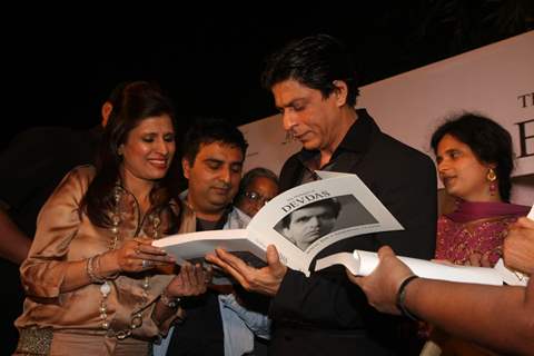 Shah Rukh Khan at Launch of Devdas dialogue book at Mehboob Studios in Bandra, Mumbai