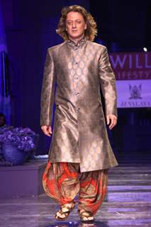 Designer Rohit Bal displays a creation by designer JJ Valaya at the Grand Finale of Wills Lifestyle India Fashion week 2012,in New Delhi on Sunday. .