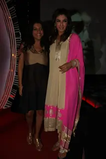 Farhan Akhtar on NDTV Chat Show Issi Ka Naam Zindagi with show host Raveena Tandon at Yashraj Studios in Mumbai