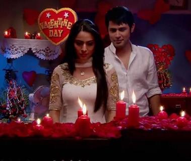 Sudeep Sahir and Shraddha Arya as Arjun and Lakshmi from Main lakshmi Tere Angan Ki.