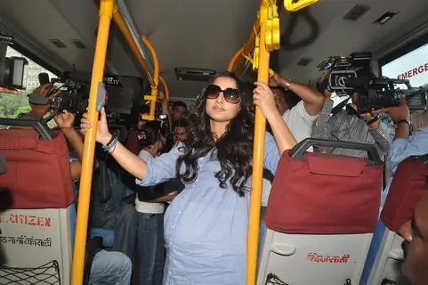 Vidya Balan promotes her film 'KAHAANI' by travelling in pregnant character get up in BEST bus in Mumbai
