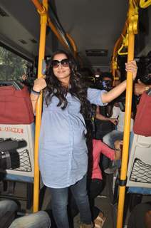 Vidya Balan promotes her film 'KAHAANI' by travelling in pregnant character get up in BEST bus in Mumbai