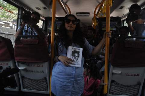 Vidya Balan promotes her film 'KAHAANI' by travelling in pregnant character get up in BEST bus in Mumbai