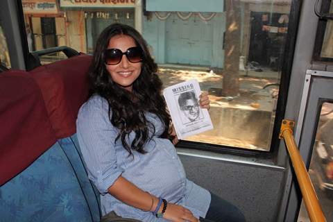 Vidya Balan takes bus ride to promote her film 'Kahaani'. .