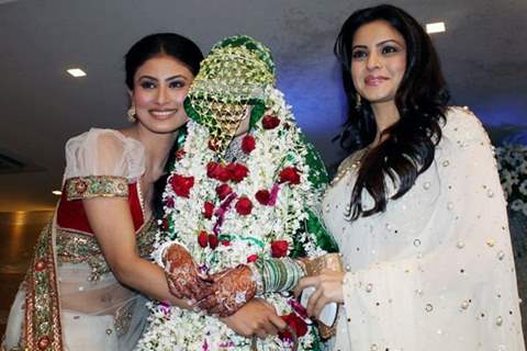Mouni Roy and Aamna Shariff with Sanjeeda at Aamir Ali and Sanjeeda Sheikh's wedding