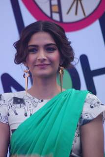 Sonam Kapoor, IMtiaz and Anurag launch Andheri &quot;Wassup&quot; fest. .