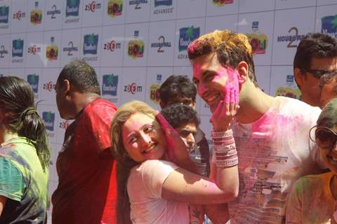 Nandish Sandhu with Rashmi Desai Sandhu at Zoom Holi bash