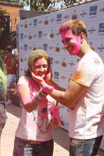 Nandish Sandhu with Rashmi Desai Sandhu at Zoom Holi BashZoom Holi bash