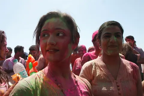 Rashmi Desai at Zoom Holi bash
