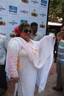 Dolly Bindra at Zoom Holi bash