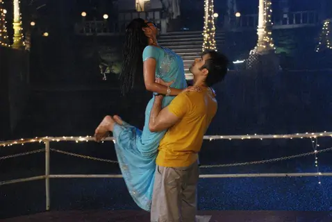 Still Image from Rang Badalti Odhani