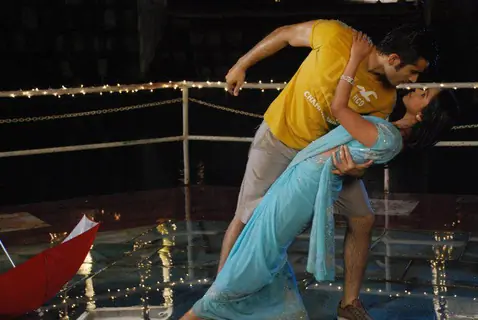 Still Image from Rang Badalti Odhani