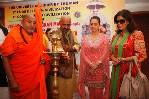 Zeenat Aman and Priti Jhangiani with Jagat Guru Shankaracharya at the launch of film & Vishwa Manav Jagran Manch a NGO in Mumbai