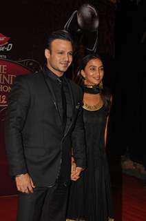 Vivek Oberoi with wife Priyanka Alva at Global Indian Film & TV Honours Awards 2012