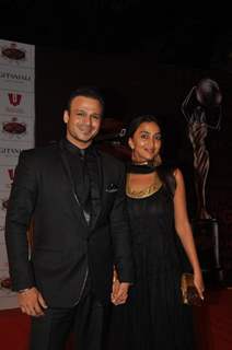 Vivek Oberoi with wife Priyanka Alva at Global Indian Film & TV Honours Awards 2012