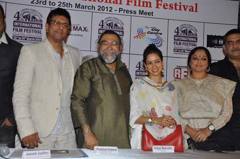Jaaved Jaaferi, Prahlad Kakkar, Vidya Malvade, Baba Azmi & Tanvi Azmi at the launch of 4th Nashik International Film Festival