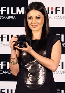 Minissha Lamba at the the unveiling of Fujifilm cameras