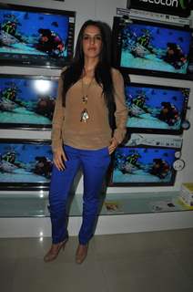 Neha Dhupia Launches Videocon Group's DIGI WORLD show room in Boisar, Thane