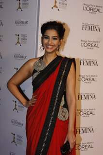Sonam Kapoor at Loreal Femina Women Awards 2012