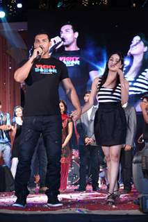 John Abraham and Yami Gautam at Vicky Donor Promotional event. .