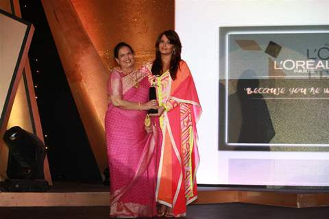 Aishwariya Rai with her mother Vrinda Rai at Loreal Femina Women Awards 2012