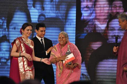 Neeta Ambani and Aamir Khan at CNN IBN Heroes Awards