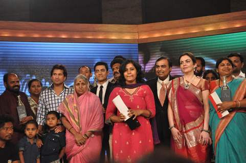 Mukesh Ambani, Nita Ambani, Aamir Khan and Sachin Tendulkar at CNN IBN Heroes Awards