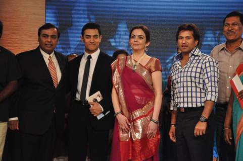 Mukesh Ambani, Nita Ambani, Aamir Khan and Sachin Tendulkar at CNN IBN Heroes Awards