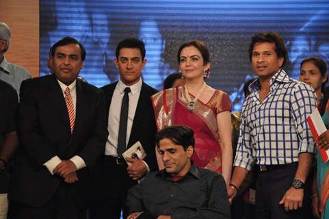 Mukesh Ambani, Nita Ambani, Aamir Khan and Sachin Tendulkar at CNN IBN Heroes Awards