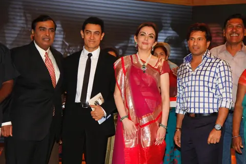 Mukesh Ambani, Nita Ambani, Aamir Khan and Sachin Tendulkar at CNN IBN Heroes Awards