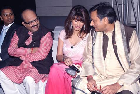 Amar Singh,Shashi Tharoor and wife Sunanda Pushkar at the unveiling of cover page of latest issue of stardust magazine