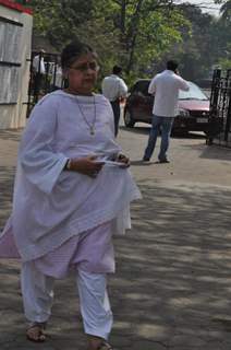 Shubha Arya at Mona Kapoor's funeral at Pawan Hans